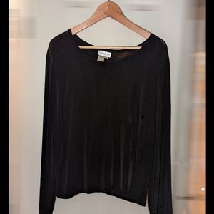 Woman's wrinkle resistant top